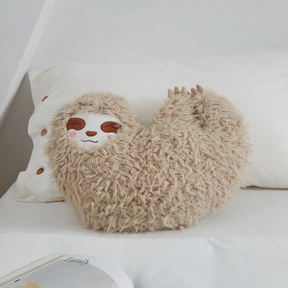 Coussin en peluche paresseux en forme de cœur pour enfants