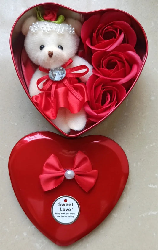 Teddybeer in Hartvormige Cadeaudoos