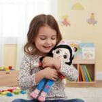 Gabby Kat Knuffel 30 cm met Kattenoren en Kenmerkende Outfit De Knuffel