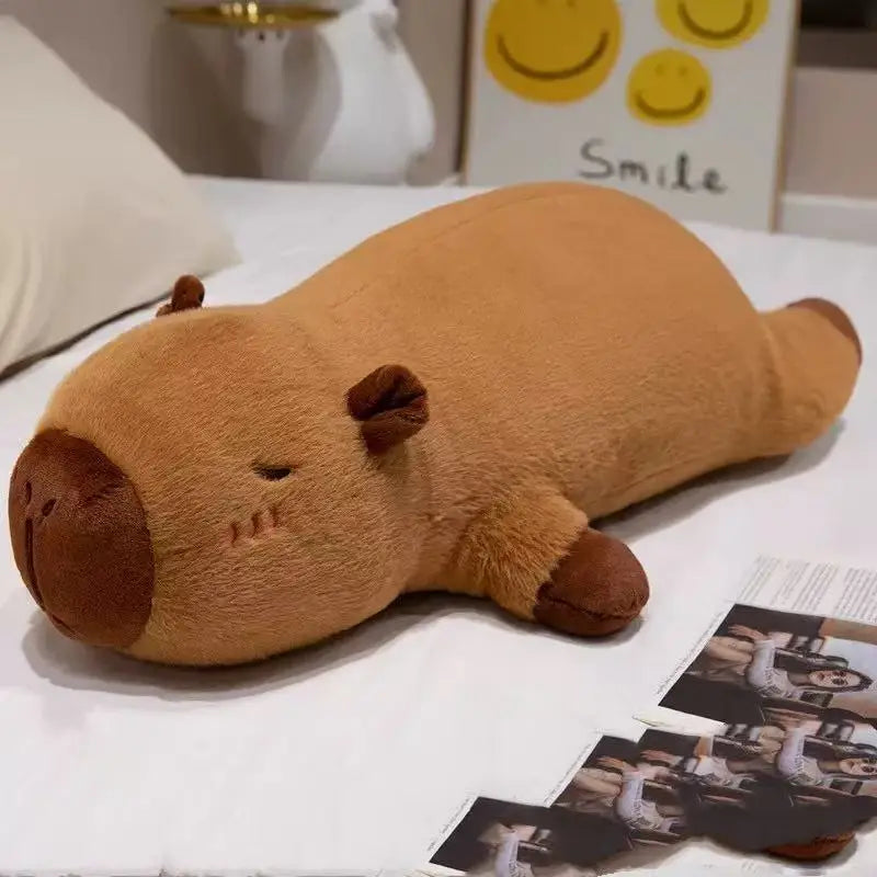 Liggende Capybara Knuffelkussen 45 en 65 cm