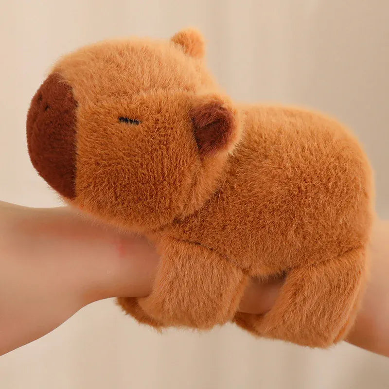 Capybara Knuffel Klaparmband 23 cm | Pluche Armband De Knuffel Model A