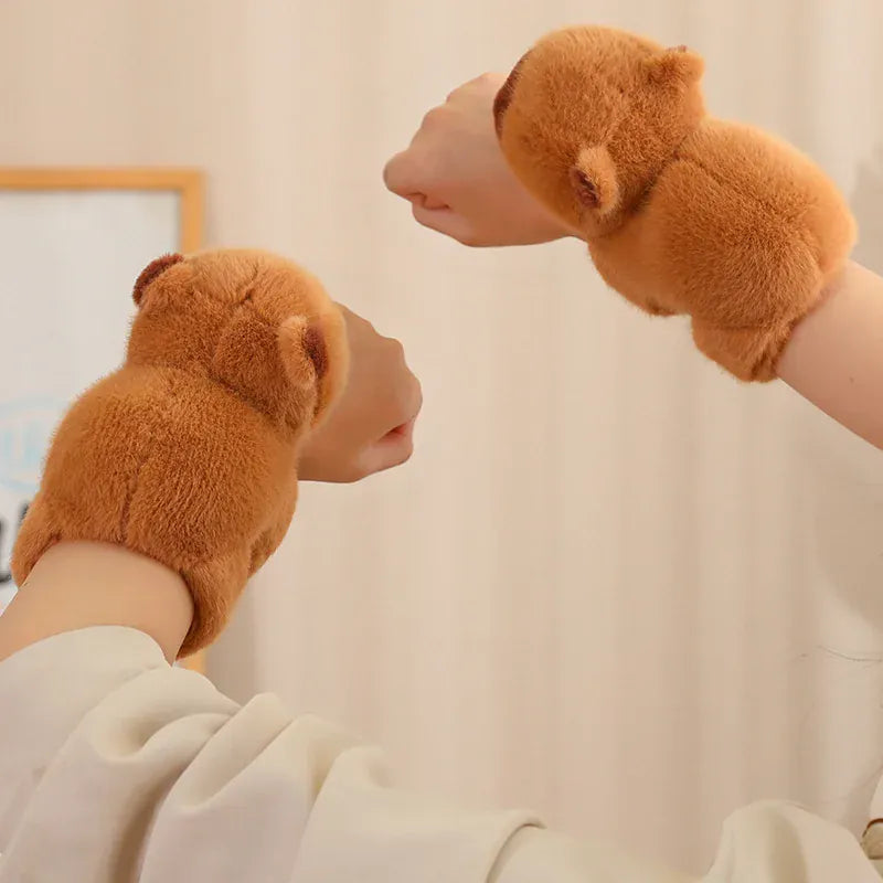 Capybara Knuffel Klaparmband 23 cm | Pluche Armband De Knuffel