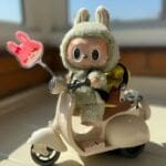 Elektrische Scooter Voor Labubu Knuffels Retro Uiterlijk De Knuffel
