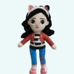 Gabby Kat Knuffel 30 cm met Kattenoren en Kenmerkende Outfit De Knuffel