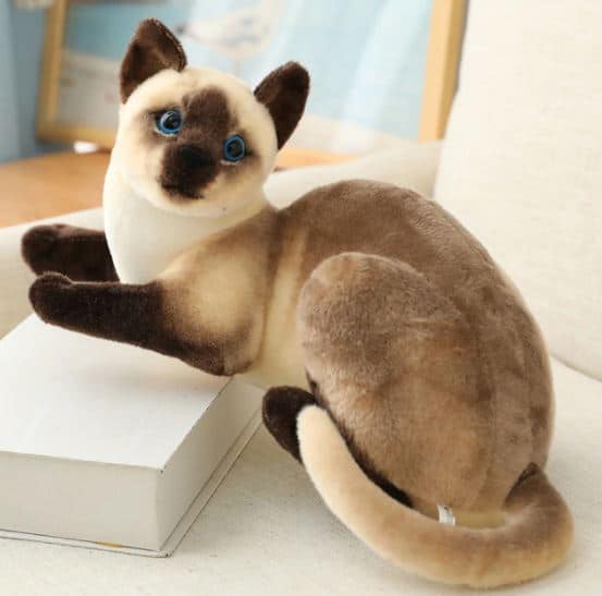 Gestreepte Grijze Knuffelkat Liggend Realistische Zachte Pluche De Knuffel