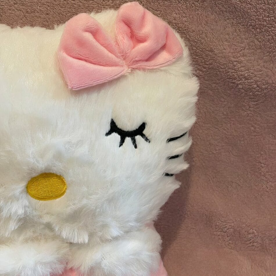 Hello Kitty Ademend Knuffel met Slaapliedje en Rustgevend Licht De Knuffel