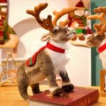 Kerstknuffel Hert Noël Voor Kinderen Met Rode En Groene Outfit De Knuffel
