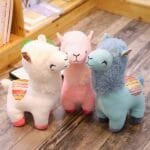 Kleurrijke Handgemaakte Alpaca Knuffel Met Glimlach En Zachte Vacht De Knuffel