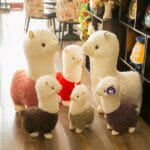 Knuffel Alpaca Regenboogachtige Vacht Zacht 25 cm De Knuffel