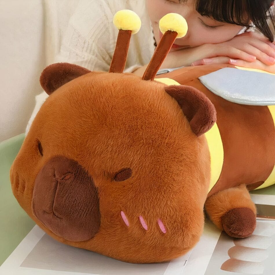 Knuffel Capybara 35 cm Verkleed als Bijenkostuum De Knuffel