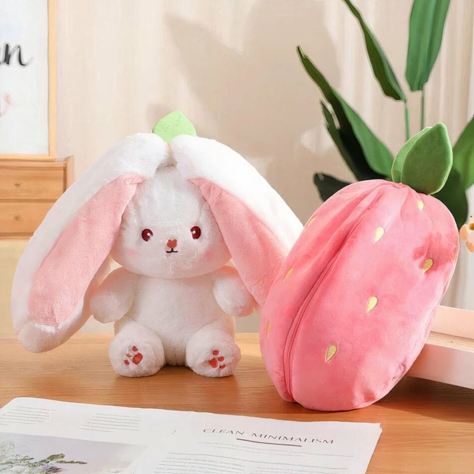 Knuffel Konijn Transformeert in Roze Aardbei met Groen Blaadje De Knuffel