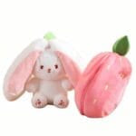 Knuffel Konijn Transformeert in Roze Aardbei met Groen Blaadje De Knuffel