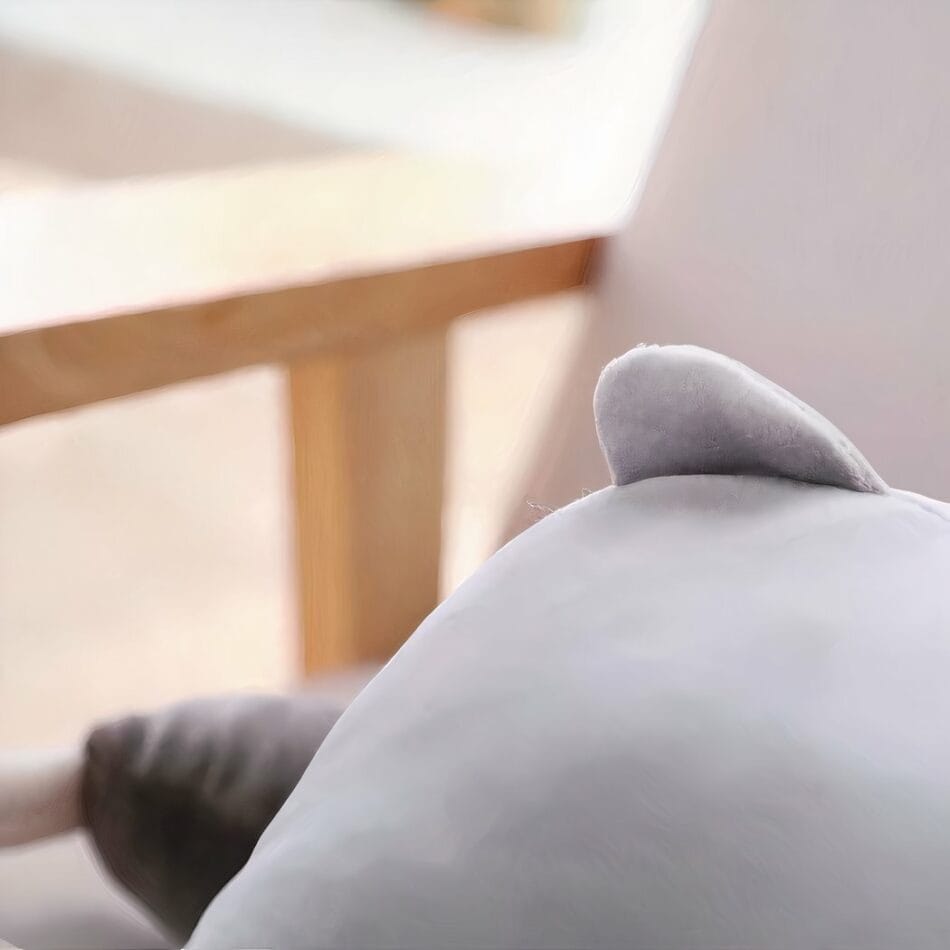 Knuffel Luiaard Grijs Met Kussenfunctie Onderweg De Knuffel