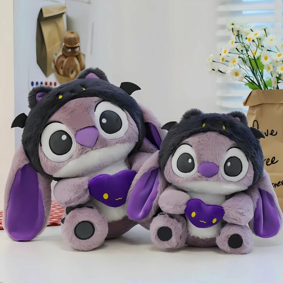 Knuffel Stitch Chauve-Muis Met Zwarte Capuchon En Paarse Vleugels De Knuffel
