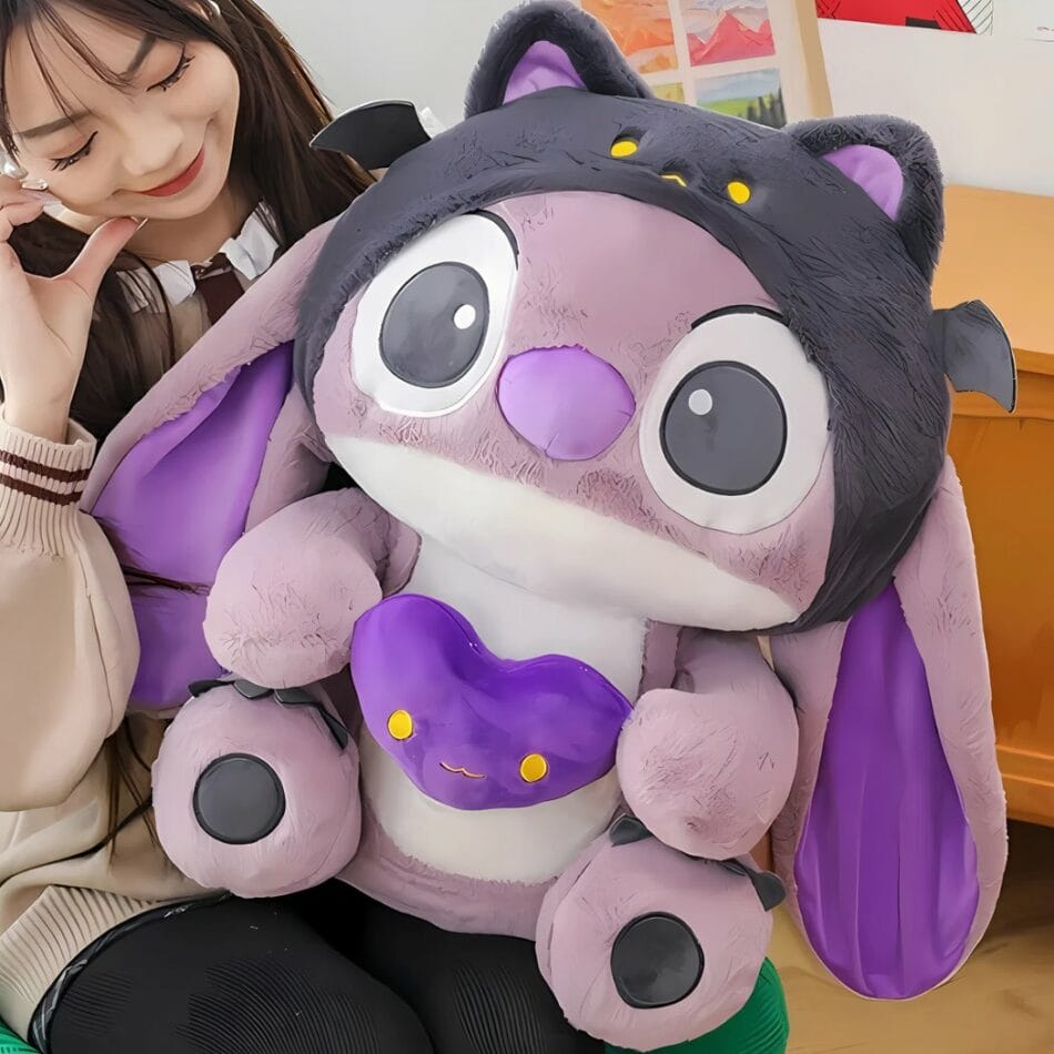 Knuffel Stitch Chauve-Muis Met Zwarte Capuchon En Paarse Vleugels De Knuffel