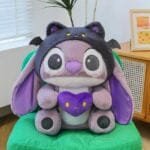 Knuffel Stitch Chauve-Muis Met Zwarte Capuchon En Paarse Vleugels De Knuffel