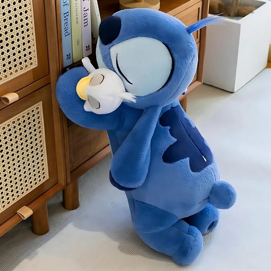 Knuffel Stitch Liggend Met Eendje Zachte Slaapknuffel De Knuffel