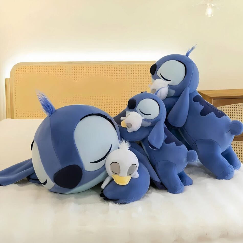 Knuffel Stitch Liggend Met Eendje Zachte Slaapknuffel De Knuffel
