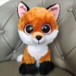 Knuffel Vos met Grote Zwarte Ogen en Roze Accenten De Knuffel