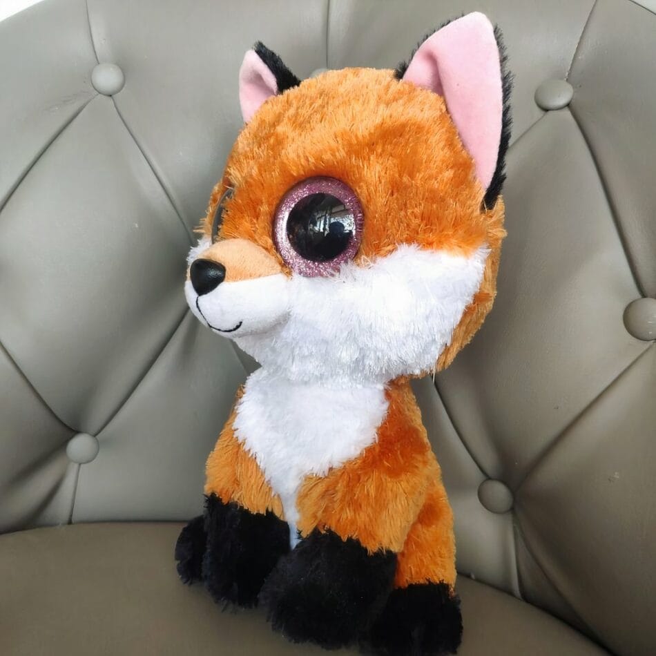 Knuffel Vos met Grote Zwarte Ogen en Roze Accenten De Knuffel