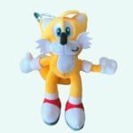 Knuffel Vos Tails Sonic Met Gele Accenten En Twee Lange Staarten De Knuffel