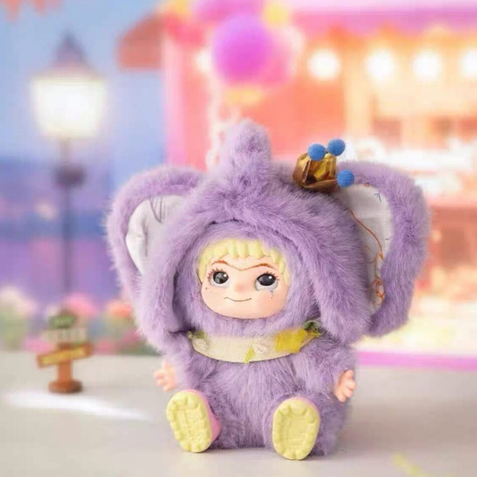 Knuffel Wakuku Ton Ton Purple Graffiti Lavendel Vacht en Gouden Kroon De Knuffel