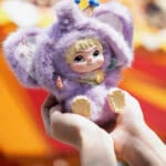 Knuffel Wakuku Ton Ton Purple Graffiti Lavendel Vacht en Gouden Kroon De Knuffel