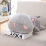 Knuffelkat met Uitgestoken Tong Speels Troostknuffel De Knuffel