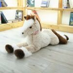 Knuffelpaard Bruin Wit 120 Centimeter Lang Met Gouden Hoefen De Knuffel