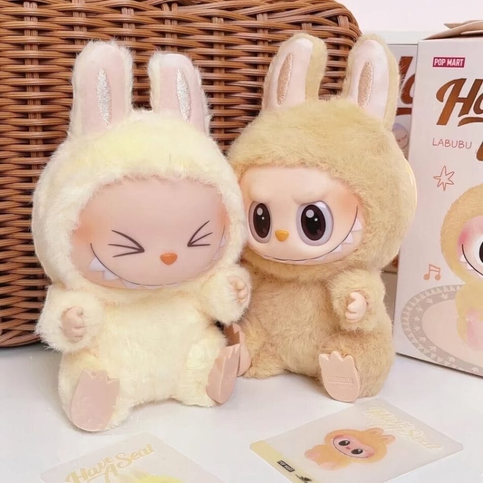 Labubu Stijl Zittende Knuffel Met Speels Ontwerp De Knuffel