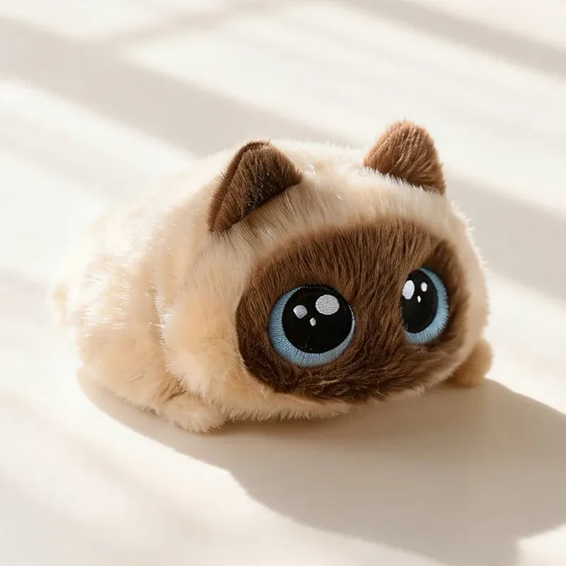 Liggende Kat Knuffel 15 cm | Britse Korthaar, Siamees of Lapjeskat De Knuffel Siamees