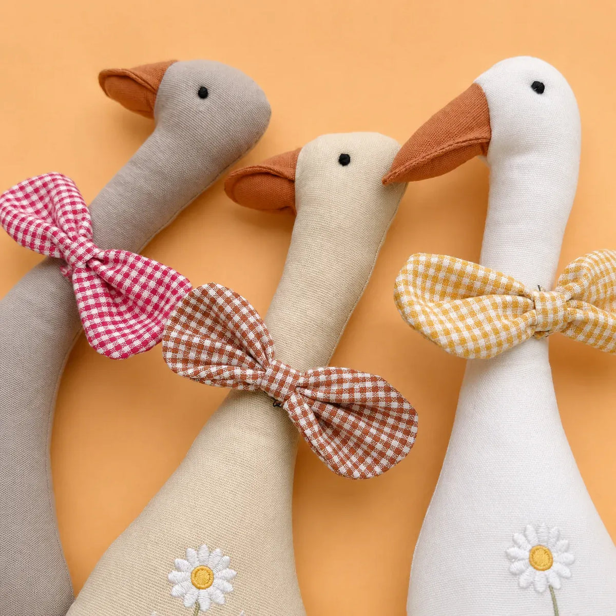Linnen Gans Knuffel met Strikje | Handgemaakt in 3 Kleuren De Knuffel