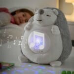 Nachtlampje Knuffel Egel met Sterrenhemel Projectie en Muziek De Knuffel