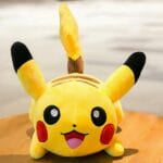 Pakket Knuffels Pikachu Met Grote Glimlach Twee Stuks Pokémon De Knuffel