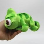 Pascal Knuffel Caméléon Raiponce Met Magnetisch Bevestigingssysteem De Knuffel