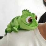 Pascal Knuffel Caméléon Raiponce Met Magnetisch Bevestigingssysteem De Knuffel