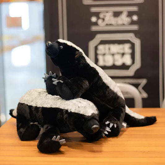 Realistische Honingdas Knuffel 40 of 50 cm De Knuffel