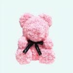 Roze Knuffelbeer met Bloemenpatroon en Halsknoop De Knuffel