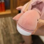 Roze Pluizige Dinosaurus Knuffel met Glimlach De Knuffel