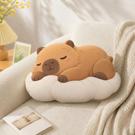 Slapende Capybara op Wolkje Knuffelkussen | Pluche Kussen De Knuffel