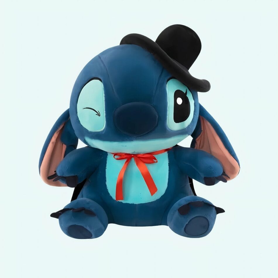 Stitch Knuffel met Zwarte Cape en Chapeau Melon met Rode Stropdas De Knuffel