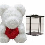 Twee Knuffelberen met Hartknuffel en Witte Rozen in Elegant Coffret De Knuffel