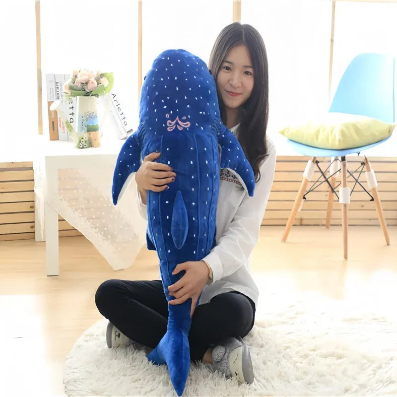 Walvishaai Knuffel Lang Kussen | Blauw, Roze of Grijs De Knuffel