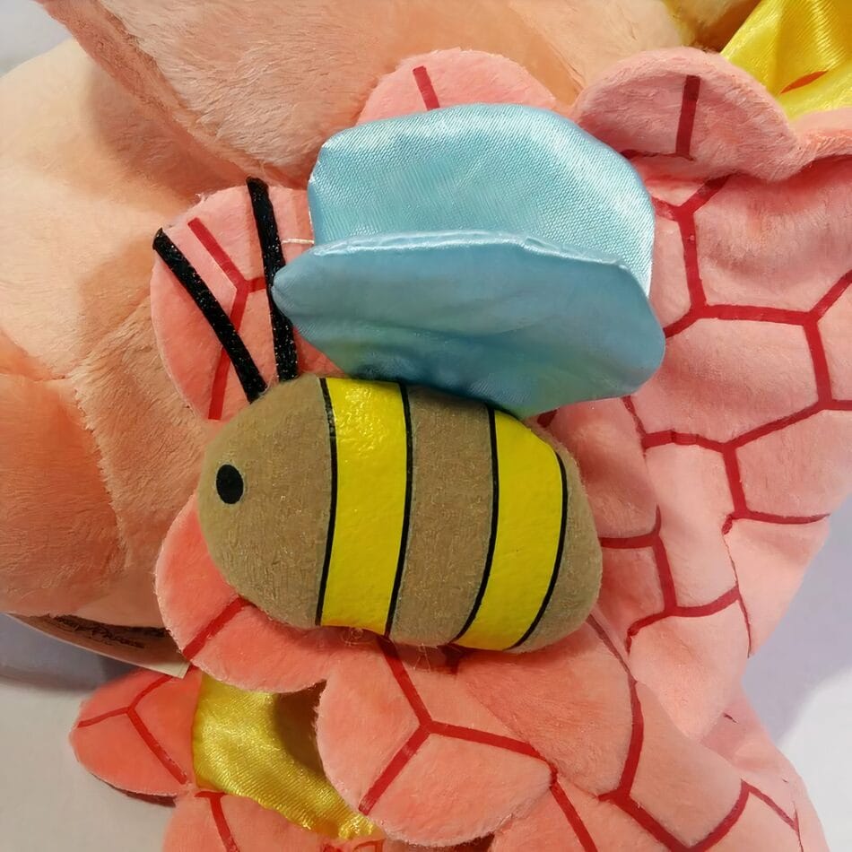 Winnie de Pooh Knuffel met Roze Deken en Jurkje De Knuffel