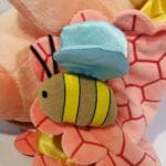 Winnie de Pooh Knuffel met Roze Deken en Jurkje De Knuffel