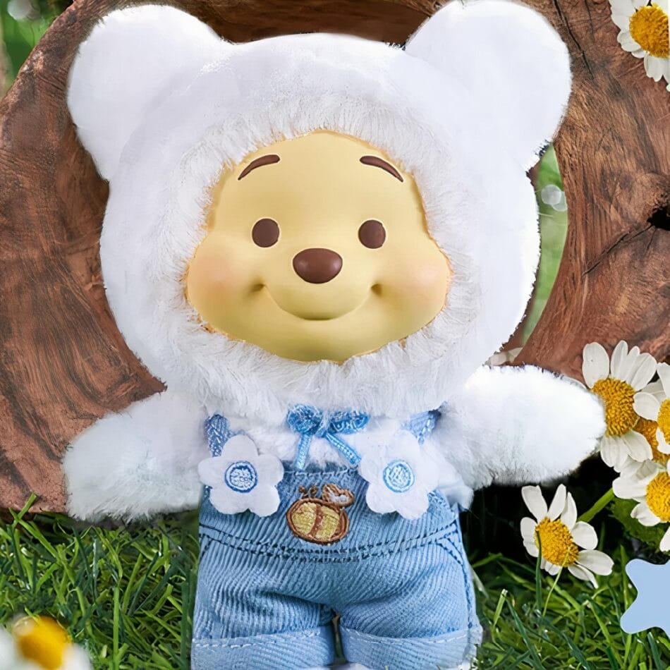 Winnie Labubu-Stijl Knuffel met Kleurrijk Kostuum De Knuffel