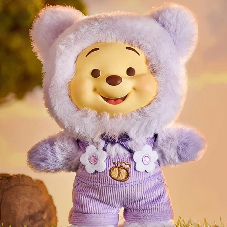 Winnie Labubu-Stijl Knuffel met Kleurrijk Kostuum De Knuffel
