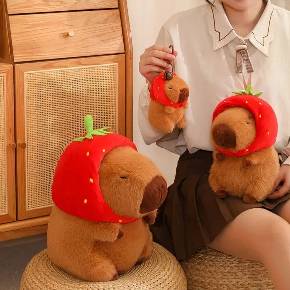 Zachte Capibara Knuffel Met Aardbeienhoed De Knuffel
