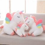 Zachte Eenhoorn Knuffel Met Blauwe Regenboog Accent De Knuffel