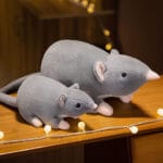 Zachte Grijze Muis Knuffel Met Lange Staart Voor Kinderen De Knuffel